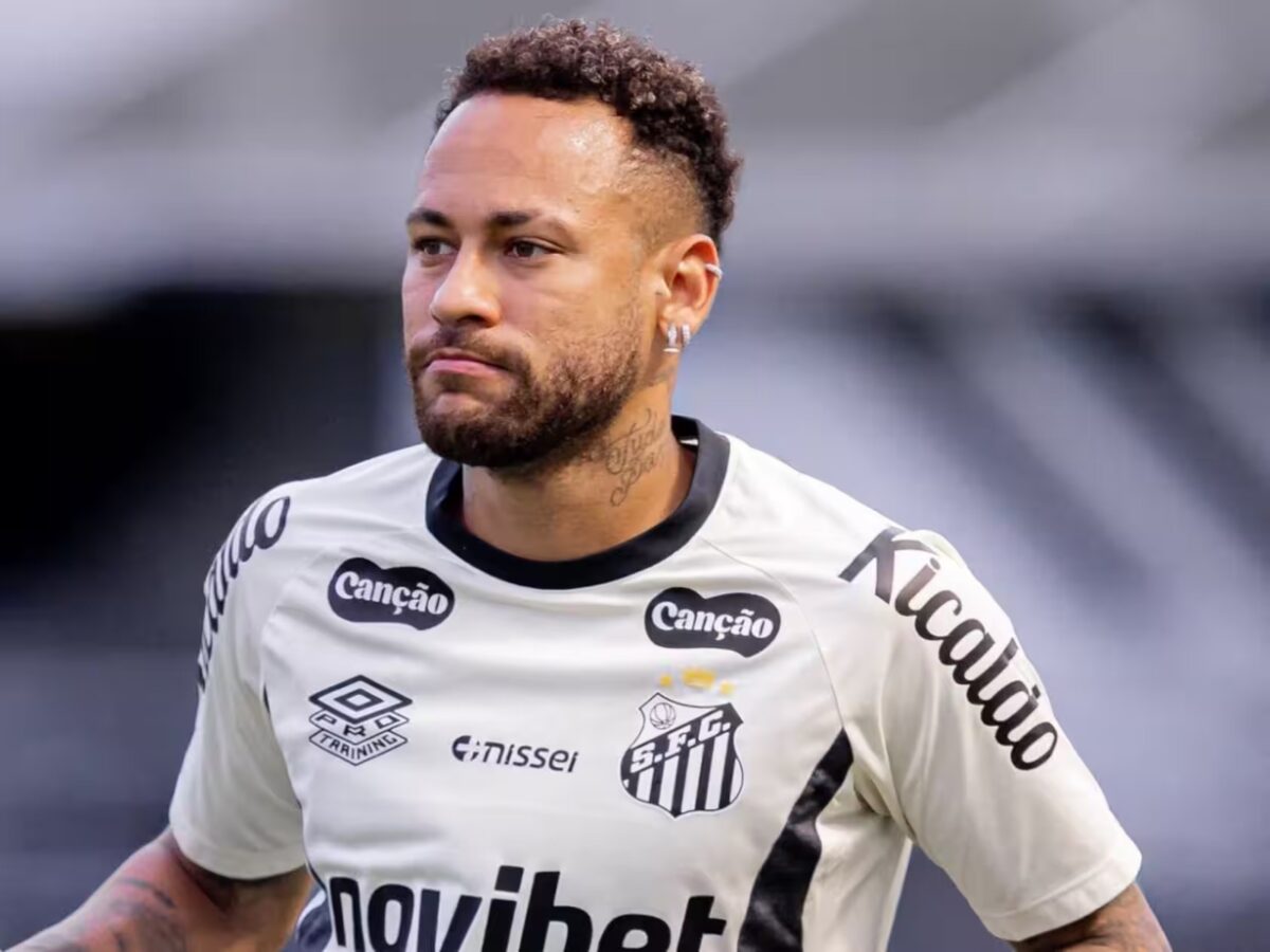 Suspenso da próxima partida, Neymar critica arbitragem e usa termo considerado misógino: “acordou de chico”