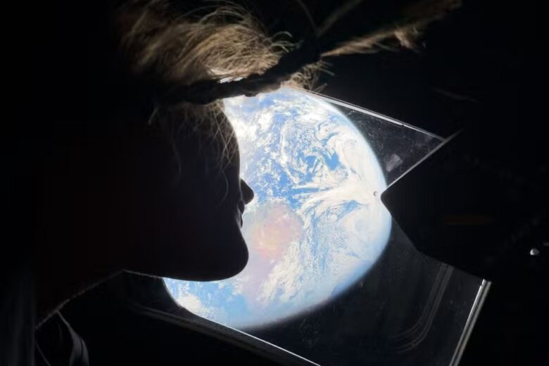 Vista da Terra “de tirar o fôlego”: Nasa divulga imagens da tripulação Artemis II no espaço