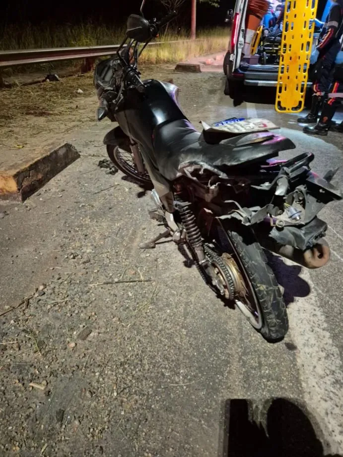 Motociclista é socorrido inconsciente após acidente na AMG-1210, em Itabira