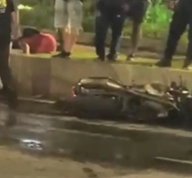 Motociclista morre após bater contra mureta na praça Dr. Acrísio Alvarenga, no Centro de Itabira