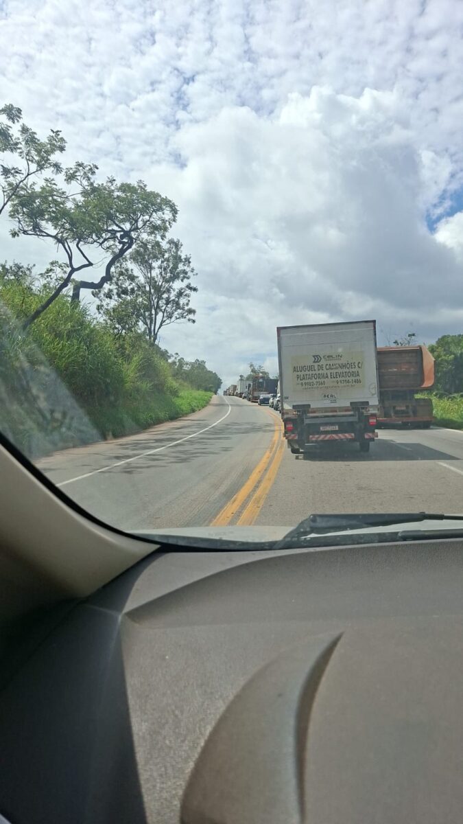 Nesta terça-feira, motoristas enfrentam mais um dia de congestionamentos na BR-381