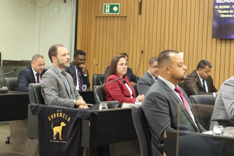 Com símbolo do “vira-lata caramelo”, Bernardo Rosa cobra conscientização sobre proteção animal