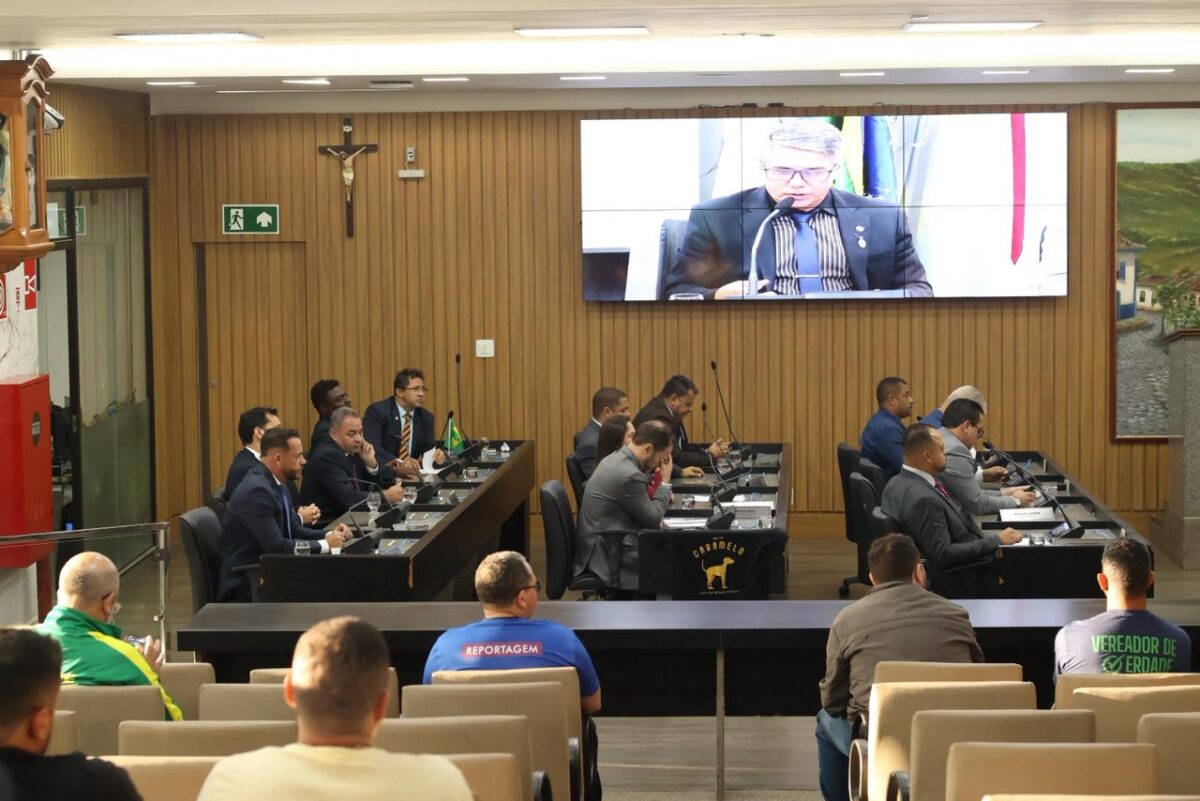 Câmara de Itabira recebe projeto do Executivo com recomposição salarial de 3,9% para servidores e implantação de vale-refeição