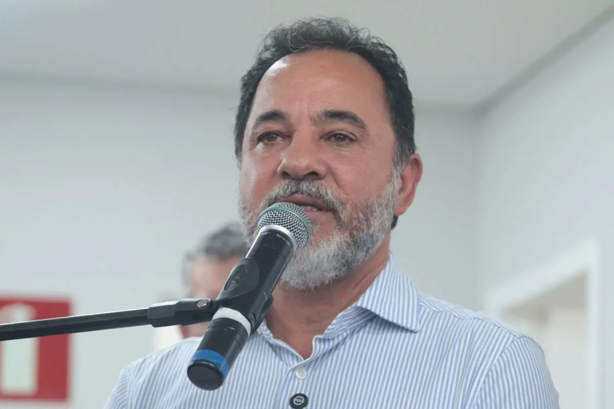 Marco Lage rebate Mateus Simões e diz que Estado travou duplicação das MG-129 e 434