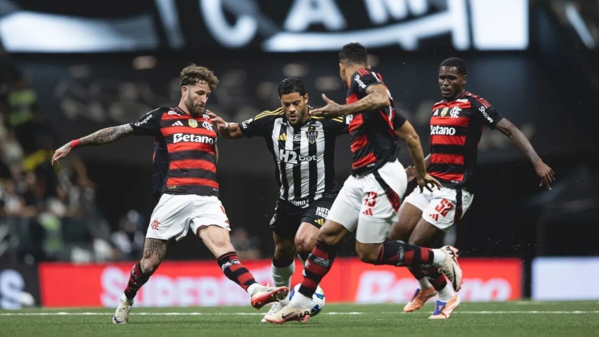 Atlético encara Flamengo na Arena MRV em duelo decisivo para reagir no Brasileirão; Caraça FM transmite o jogo