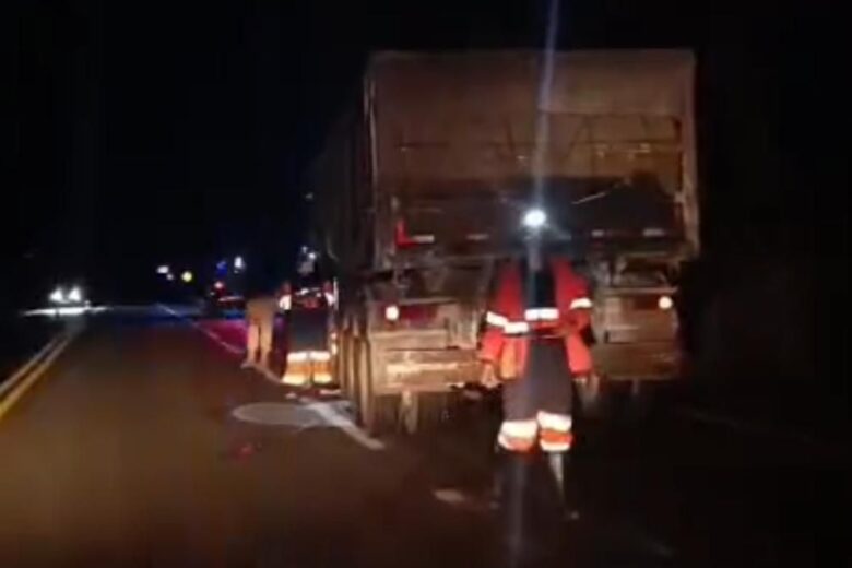 Homem em situação de rua morre atropelado por carreta na BR-381, em João Monlevade