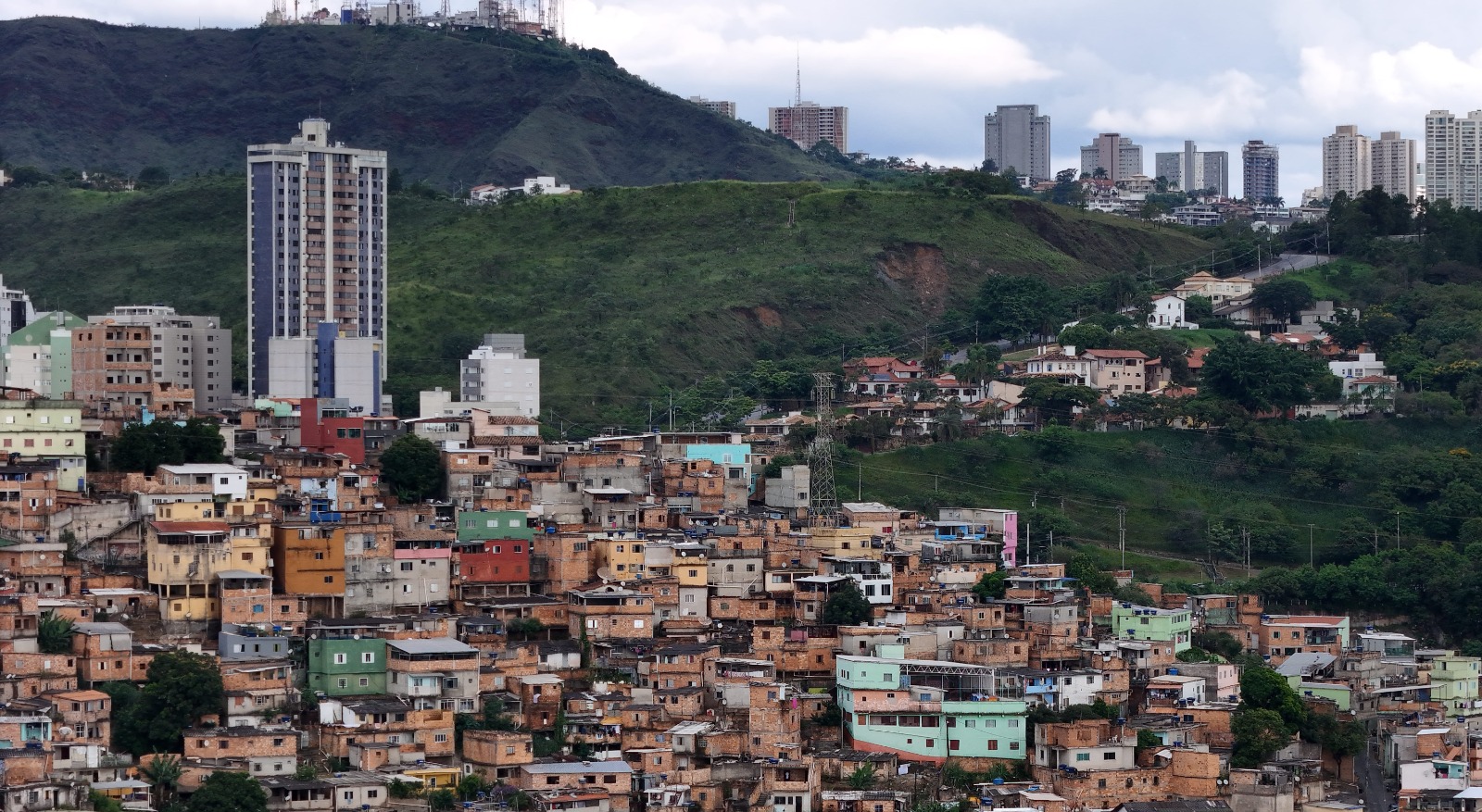Quebrada Aérea leva capacitação gratuita em drones para jovens periféricos de Belo Horizonte