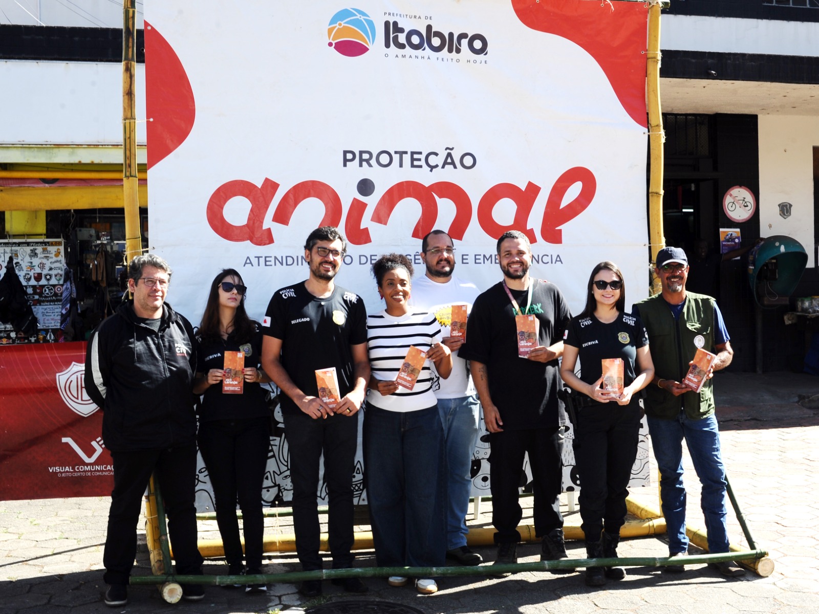 Campanha Abril Laranja em Itabira reforça importância da denúncia contra crueldade animal