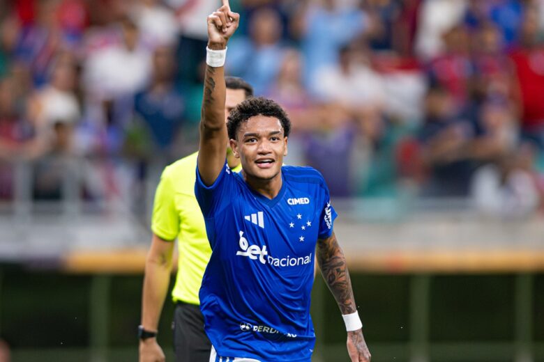 Cruzeiro vence o Bahia de virada em Salvador e se afasta da zona de rebaixamento