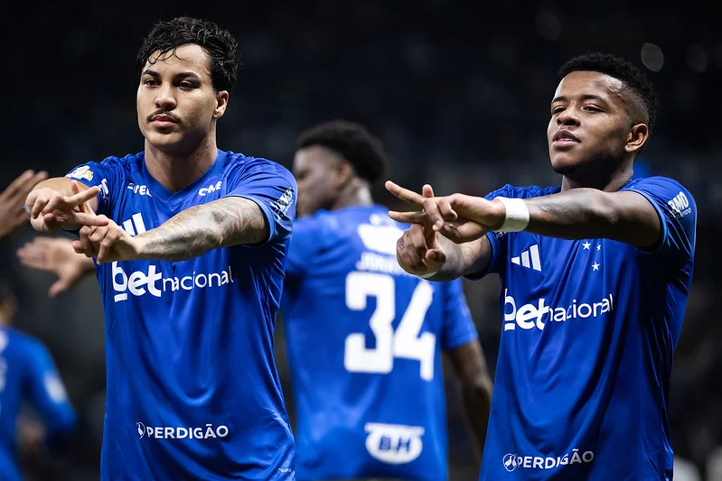 “Há qualidade no elenco”, diz Artur Jorge após vitória do Cruzeiro e vaga nas oitavas da Copa do Brasil