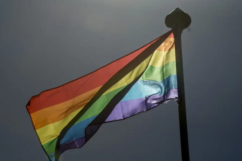 Discriminação contra pessoas LGBT+ no mercado de trabalho custa R$ 94,4 bilhões por ano ao Brasil, aponta estudo do Banco Mundial