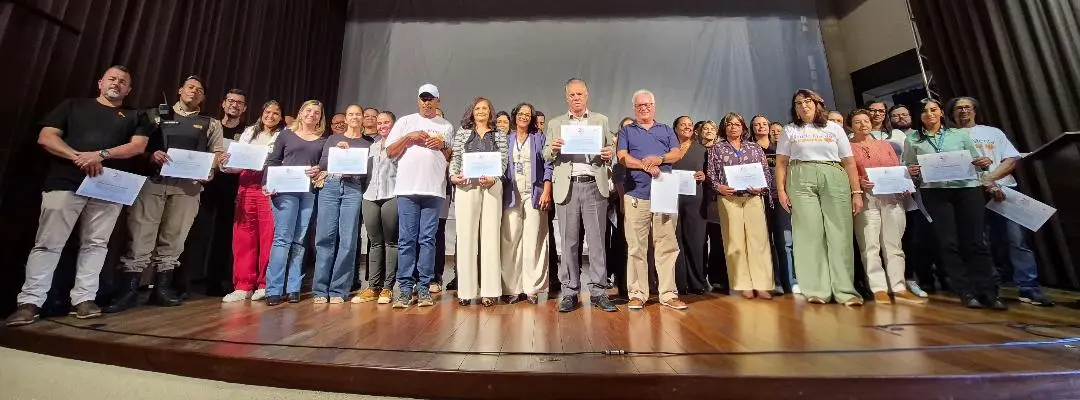 Câmara de São Gonçalo do Rio Abaixo recebe homenagem na celebração dos 20 anos da Saúde Mental no município