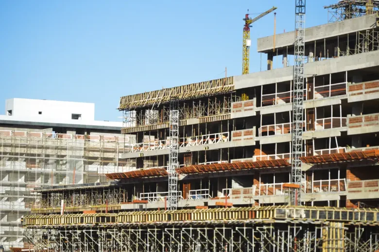 Custo da construção civil acelera e atinge o maior índice dos últimos 16 anos