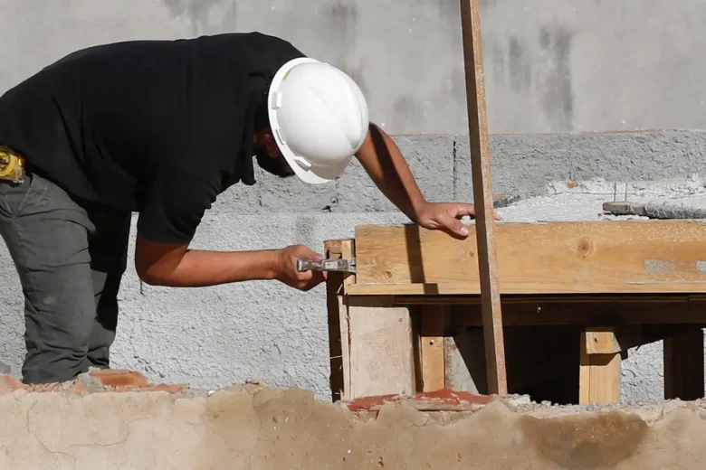 Construtora diz que aumento de preços provocou paralisação de obras:’fui à falência’