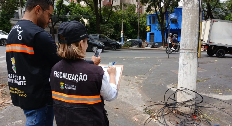 Decreto prevê multa de até R$ 24 mil por fios soltos e irregulares em BH