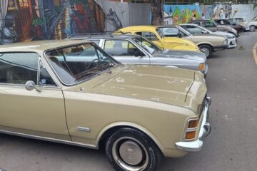 Centro de Itabira recebe exposição de carros antigos com Fuscas, Chevettes e Jeeps neste domingo