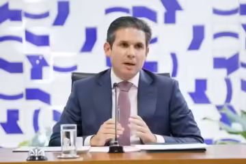 Motta quer votar o fim da escala 6X1 no Plenário na próxima semana