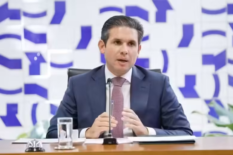 Motta quer votar o fim da escala 6X1 no Plenário na próxima semana