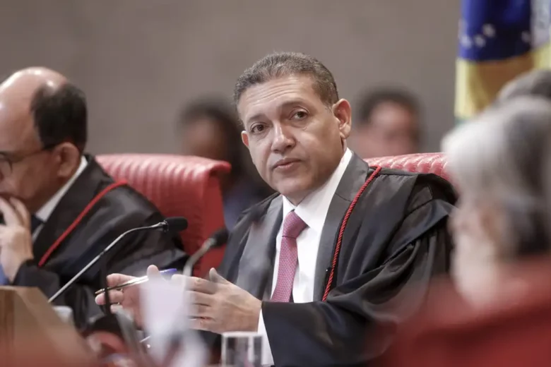 Nunes Marques envia à PGR pedido de revisão da condenação de Bolsonaro Nunes Marques envia à PGR pedido de revisão da condenação de Bolsonaro