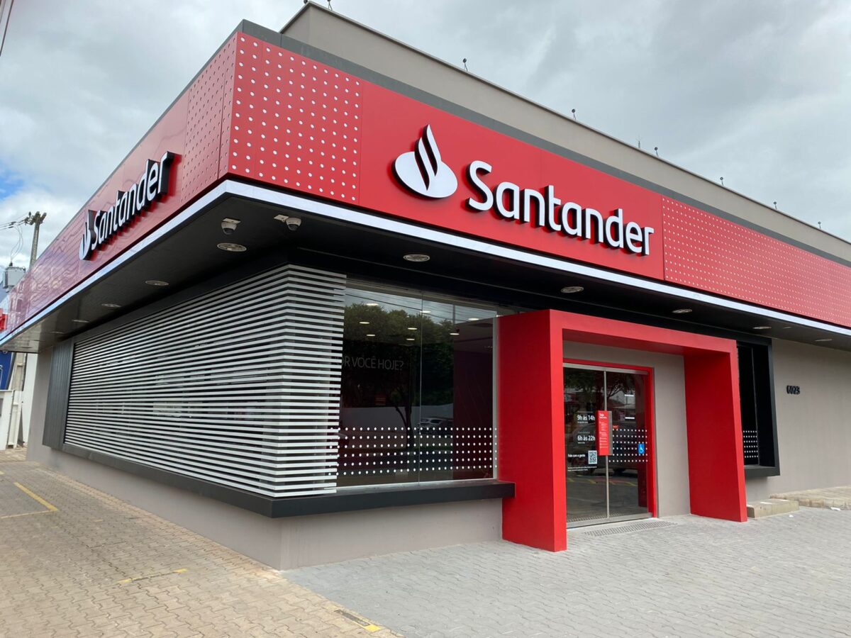Santander terá que indenizar cliente negativado após renegociação de dívida