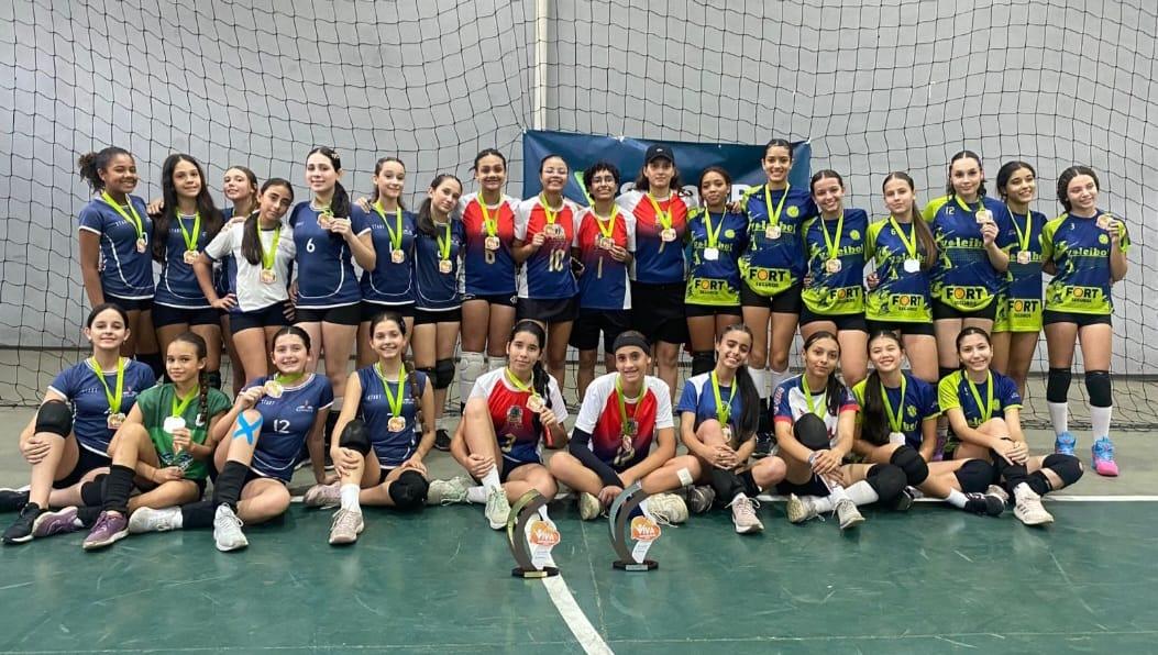 Mais de 100 atletas participam do Torneio Viva Vôlei em João Monlevade