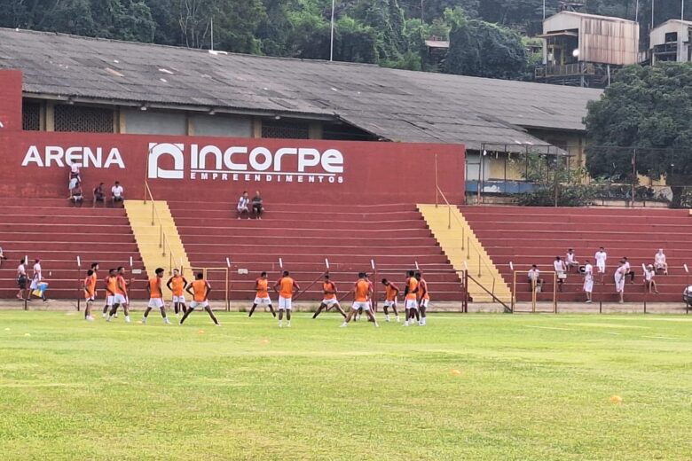 Em treino aberto, técnico Paulinho Guará projeta temporada positiva para o Valério Em treino aberto, técnico Paulinho Guará projeta temporada positiva para o Valério
