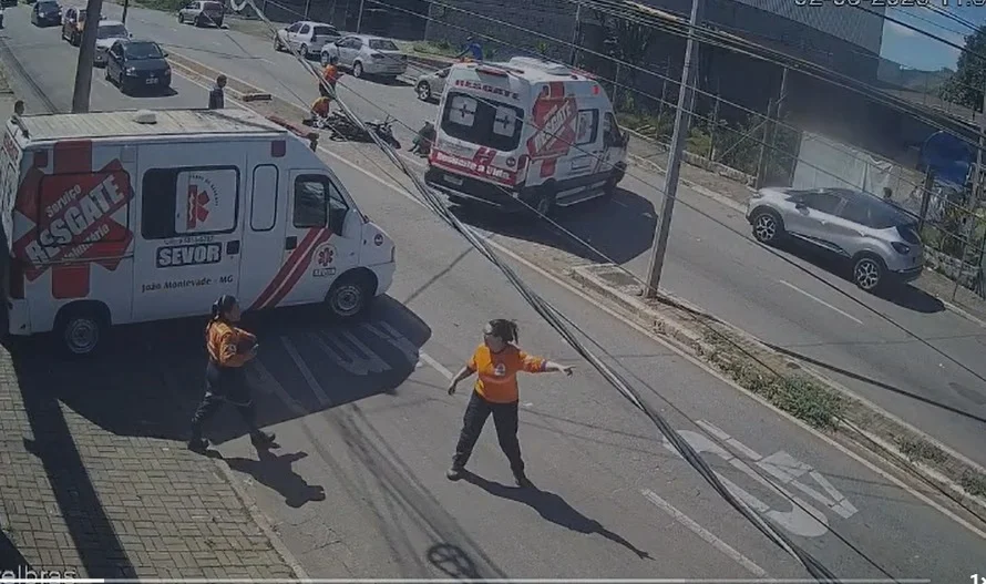 Colisão entre motocicletas deixa dois feridos em frente à sede do Sevor em João Monlevade