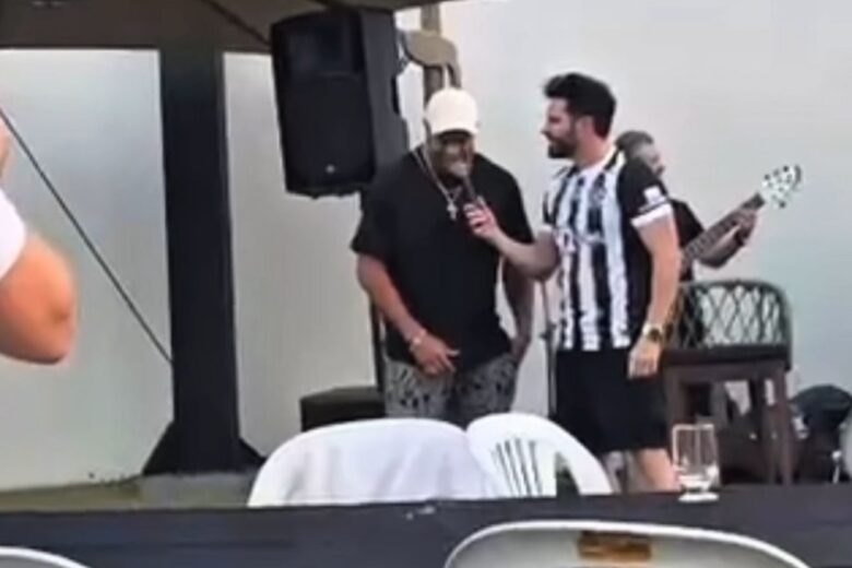 Bons de bola e de canto: jogadores soltam a voz em festa de despedida de Hulk após saída do clube Bons de bola e de canto: jogadores soltam a voz em festa de despedida de Hulk após saída do clube