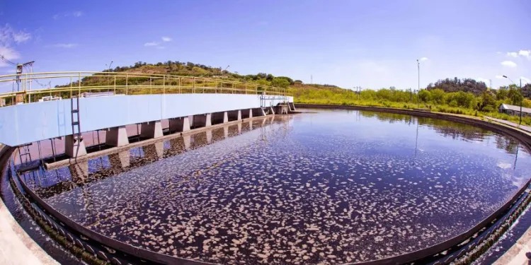 Égua cai em adutora da Copasa e deixa mais de 1 milhão de pessoas sem água na Grande BH