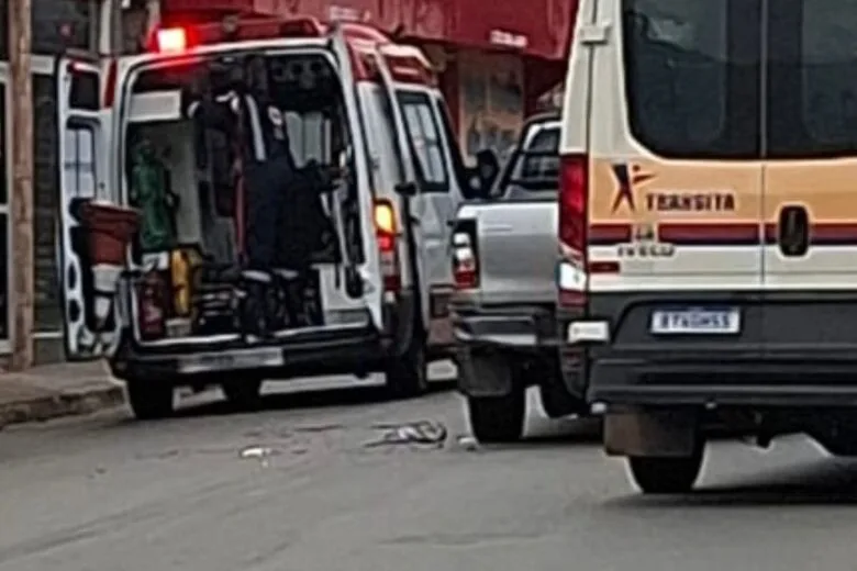 Itabira: colisão entre moto e caminhonete deixa uma pessoa ferida no bairro João XXIII