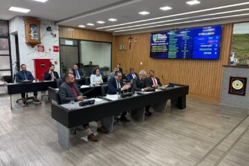 Após longa discussão, Câmara de Itabira aprova aumento de 3,9% para servidores e mudanças no auxílio-alimentação