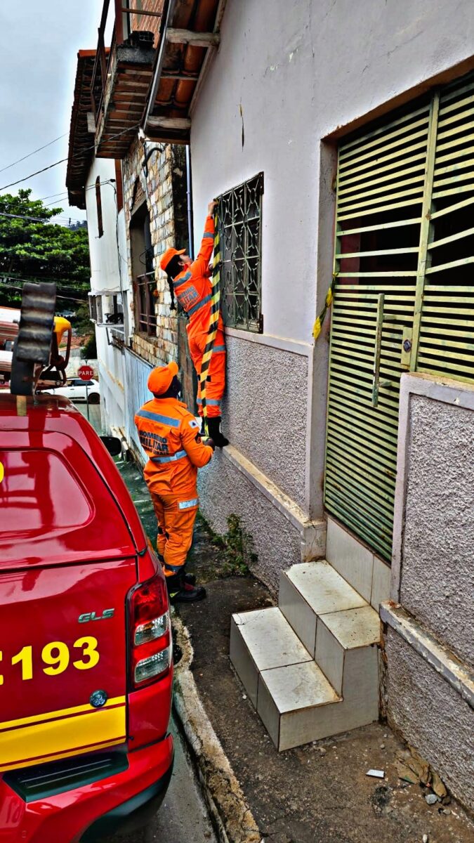 Residência destruída por incêndio em Bela Vista de Minas é interditada por risco de desabamento