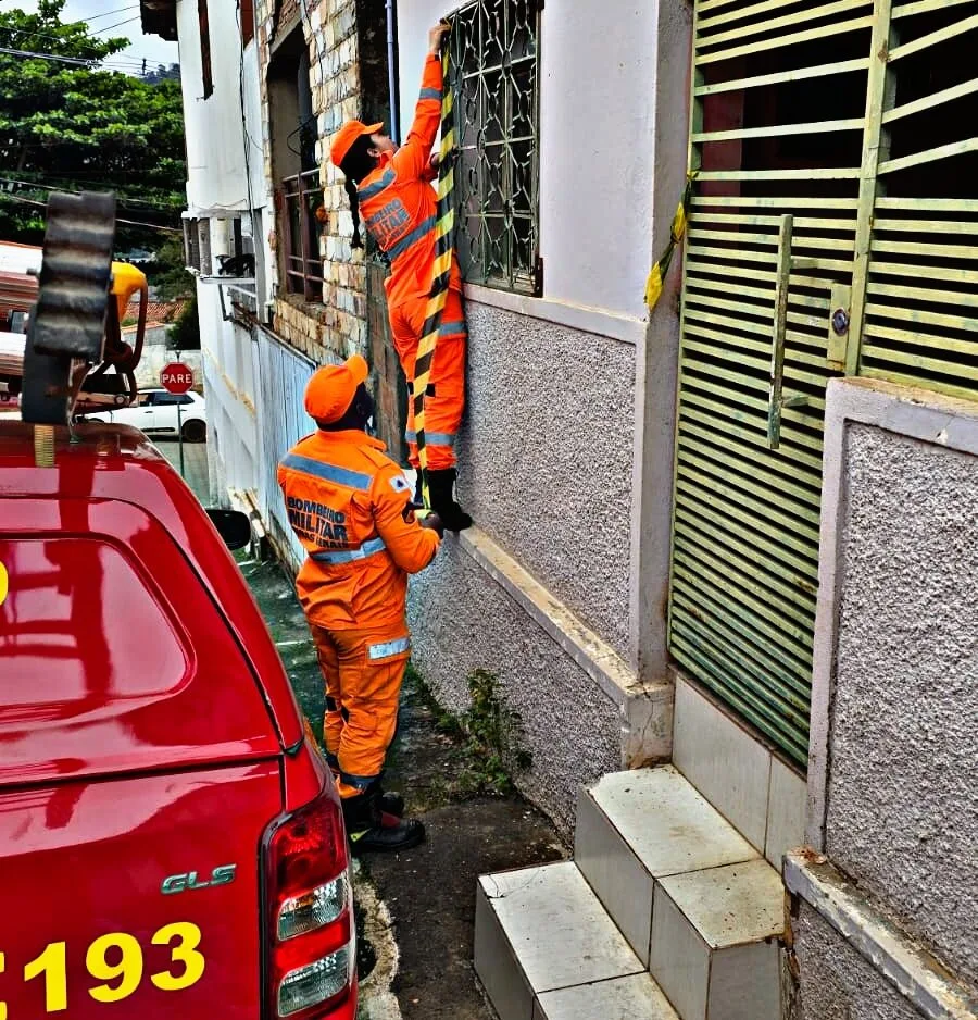 Residência destruída por incêndio em Bela Vista de Minas é interditada por risco de desabamento