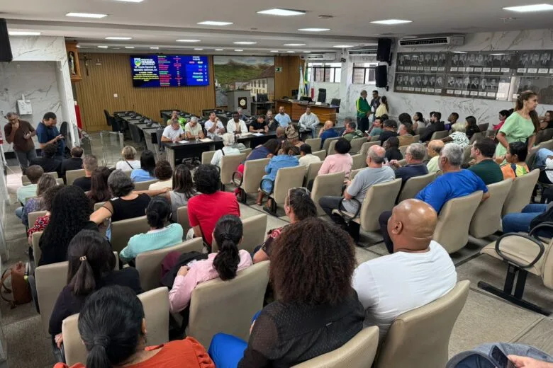 Entre aplausos e críticas, moradores e Câmara discutem projeto que pretende construir 80 casas populares em Itabira