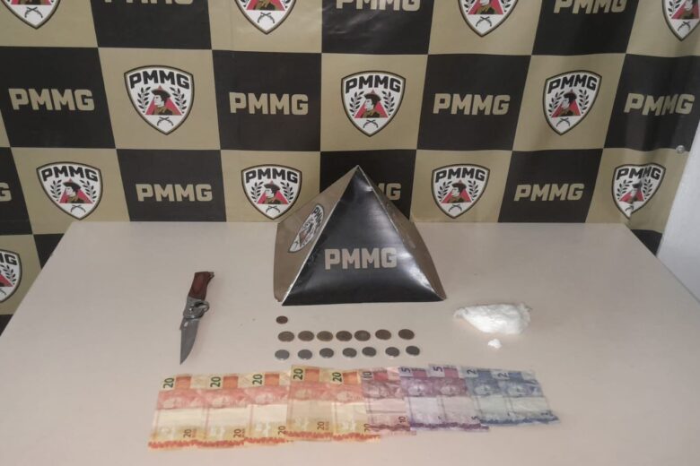 Polícia Militar prende dois suspeitos por tráfico de drogas em operação na Estrada do Forninho, entre João Monlevade e Itabira Polícia Militar prende dois suspeitos por tráfico de drogas em operação na Estrada do Forninho, entre João Monlevade e Itabira