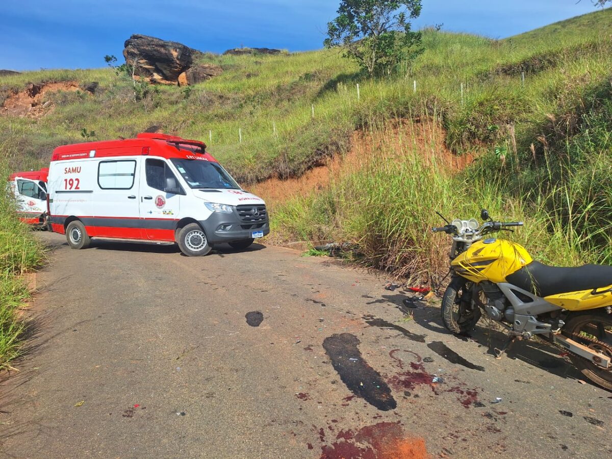 Colisão frontal entre motocicletas deixa dois feridos na região do Engenho, em Itabira