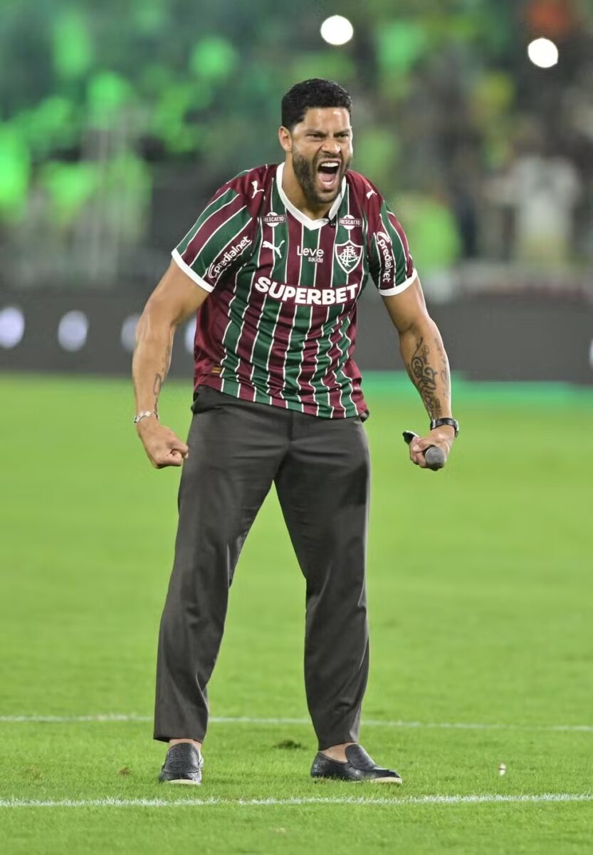 Explosão no Maracanã: Hulk é recebido como estrela e incendia torcida do Fluminense