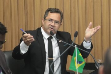 Didi do Caldo de Cana quer obrigar execução dos hinos Nacional e de Itabira nas escolas públicas e privadas do município
