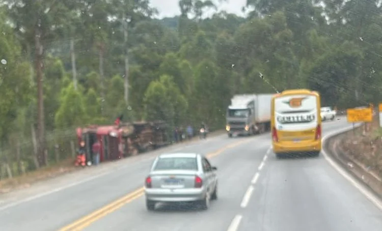 Acidente interdita BR-381 nos dois sentidos em João Monlevade