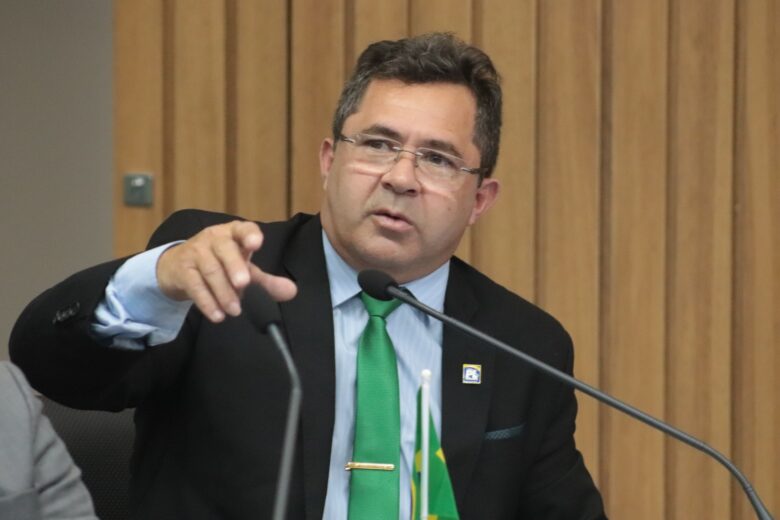 Câmara de Itabira aprova projeto que obriga execução dos hinos Nacional e de Itabira nas escolas