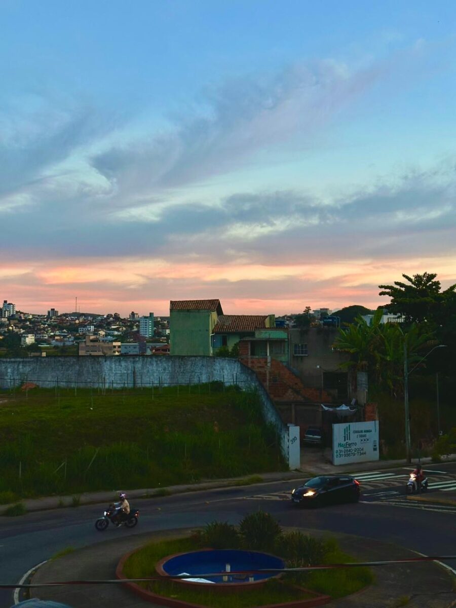 Sol entre nuvens e manhã fria: veja como fica o tempo nesta quinta em Itabira e região