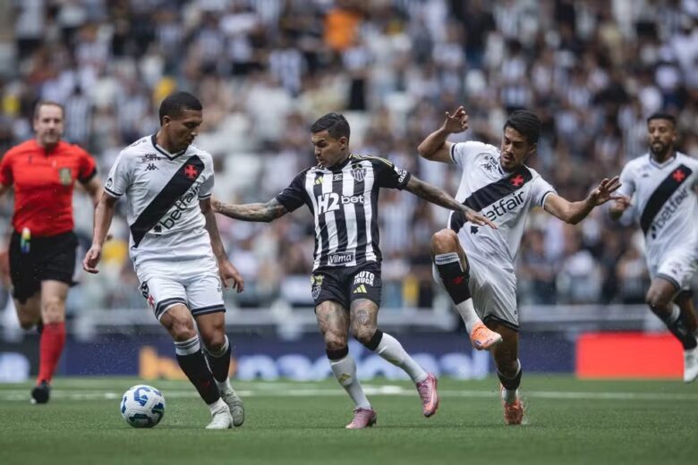 Atlético busca reação no Brasileirão diante do Vasco neste domingo; Caraça FM transmite a partida