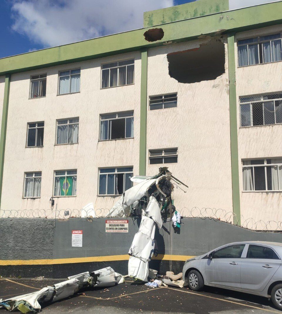Prédio atingido por avião no bairro Silveira segue isolado