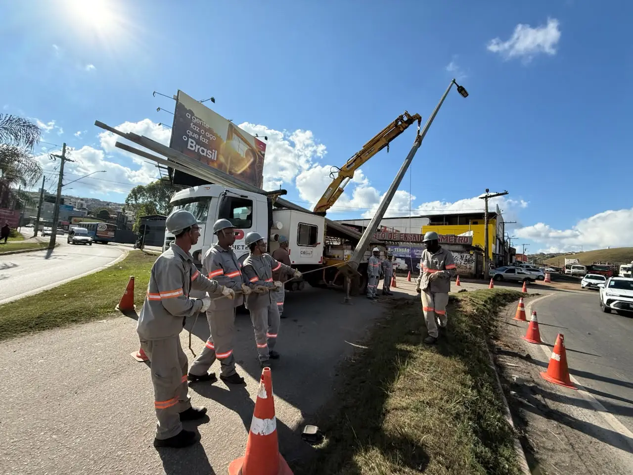 Nova 381 inicia intervenção nos trevos de João Monlevade com retirada de postes de energia