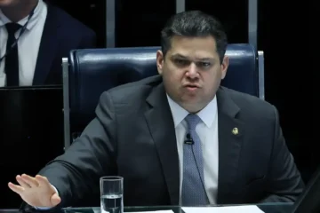 Davi Alcolumbre nega repasses de Vorcaro e promete acionar o banqueiro na Justiça