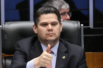 Proposta de delação de Vorcaro indicaria repasse   de R$ 153,5  milhões  a Alcolumbre, informa revista Veja