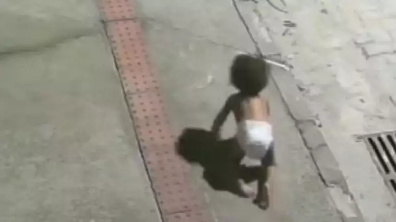“Achei que era um cachorro”, diz motoboy que salvou bebê, de madrugada, no ES