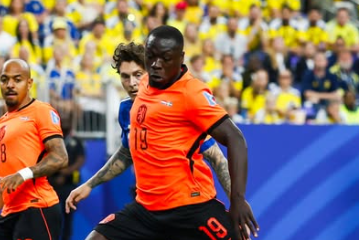 Holanda atropela Suécia por 5 a 1 e mostra força no grupo F