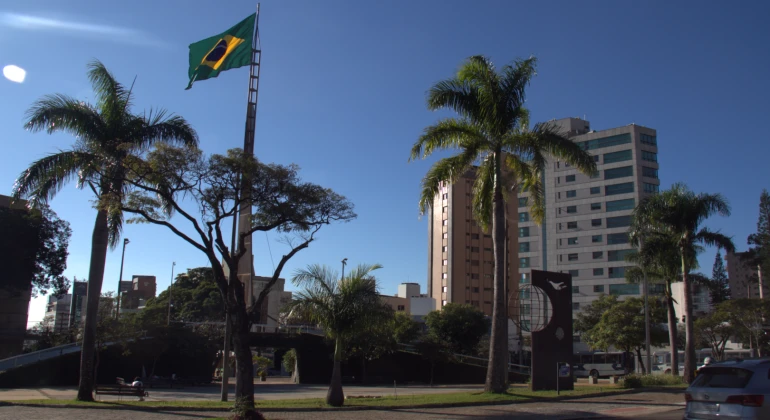 Dia de jogo do Brasil altera funcionamento de serviços em BH