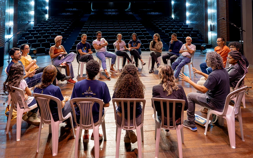 FCCDA promove segundo encontro da roda de conversa "A Arte da Presença" para debater o teatro em Itabira